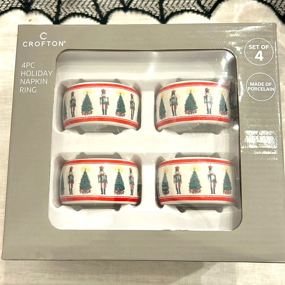 8 Pc Cofton Holiday Round Christmas Tree & Nutcracker Napkin Ring Holders